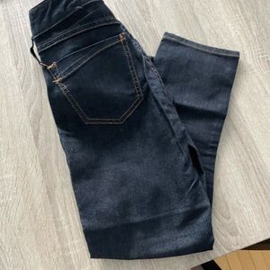 NWOT express Zelda crop jeans